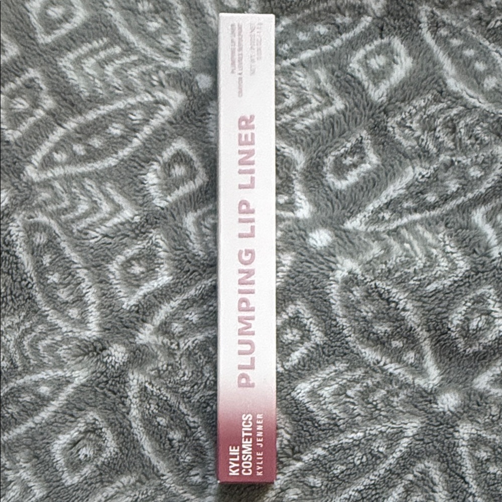 Kylie Cosmetics Plumping Lip Liner in Risky Rose